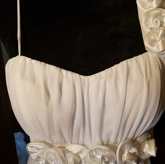 Beautiful White Dress - Picture 4 of 8